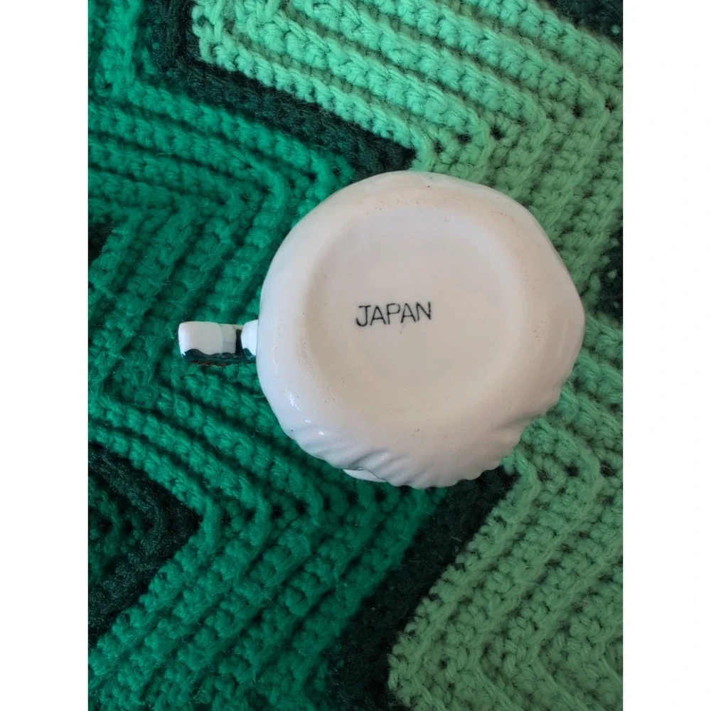 RARE Vtg Set of 4 Japan Commodore Winking Santa Mugs that handles spell 